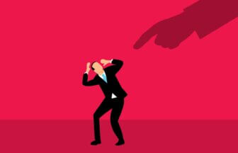 敵に回すとヤバい人間に共通する特徴10選|職場や人間関係で要注意な人物の見極め方