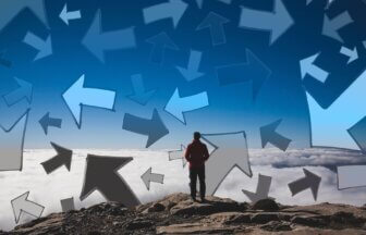 同調圧力に負ける人の共通点｜なぜ集団の同調は辛いのか？自分を潰さない生存戦略