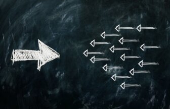 判断が早い人の共通点と「思考の放棄」｜なぜ0.1秒の断捨離が、凡人を置き去りにするのか？