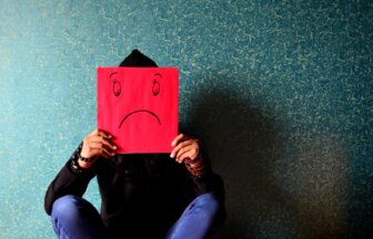 「信用してはいけない人」が一瞬だけ見せる「手のひら返し」のサイン20選　